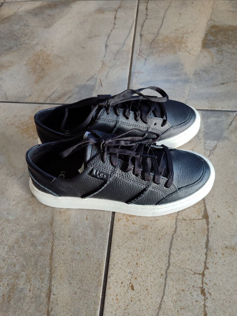 New in box Women UGG Lace low-top sneakers Size 7